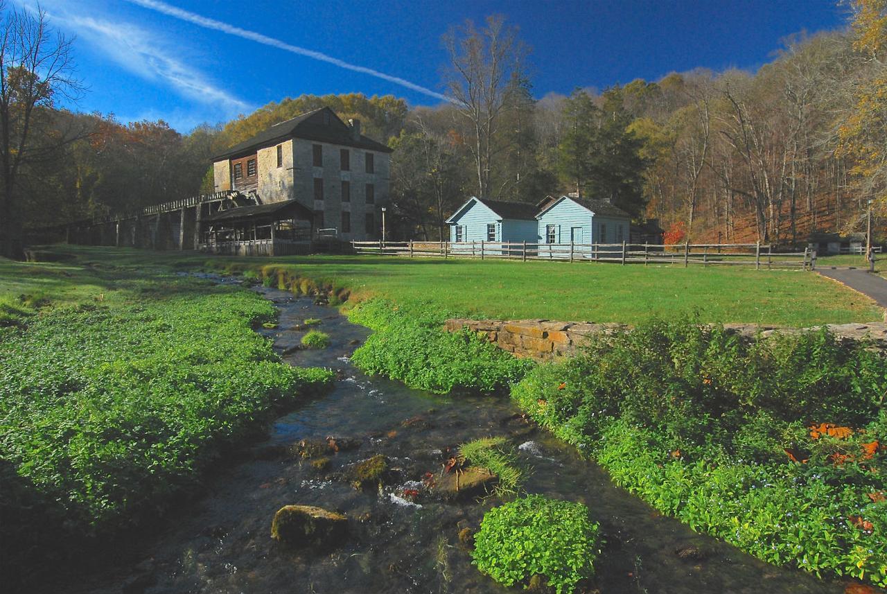 Spring Mill Inn Mitchell Exterior photo